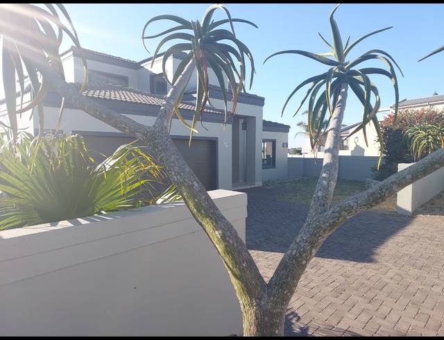 4 BEDROOM HOUSE FOR SALE IN COUNTRY CLUB